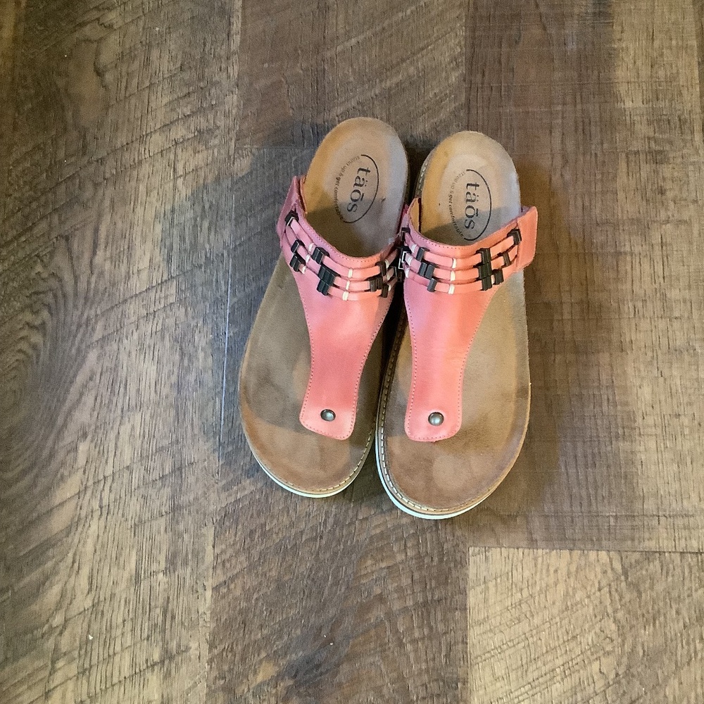 Taos Footwear Coral Pink Leather Toe-Post Sandals